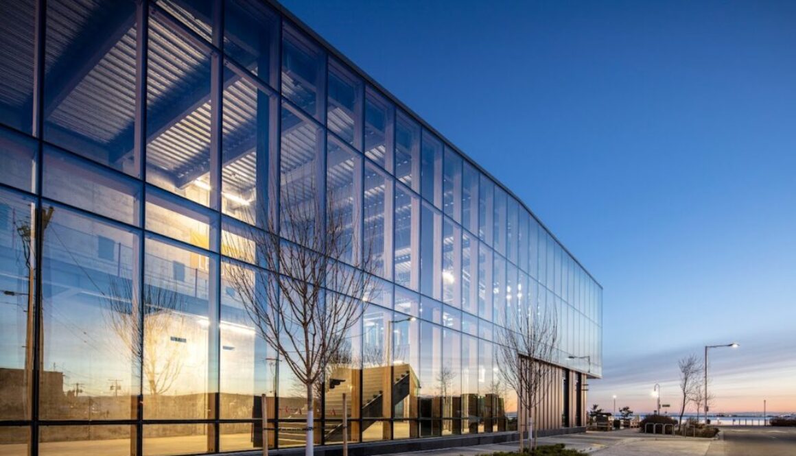 Building Image Exterior3East