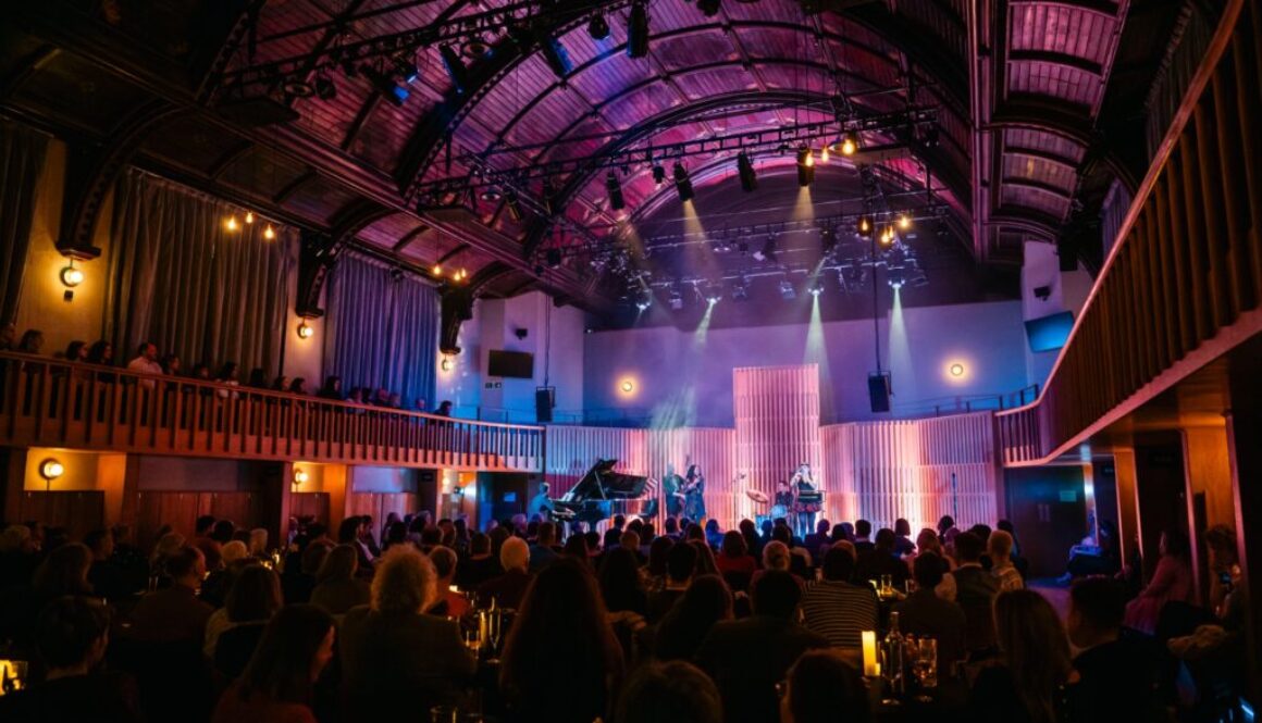Valentines-Day-Cabaret-in-the-Howard-Assembly-Room.-Photo-credit-Charlie-Swinbourne-418401402