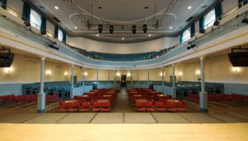 queens-hall-auditorium-c140913-aw-199825703